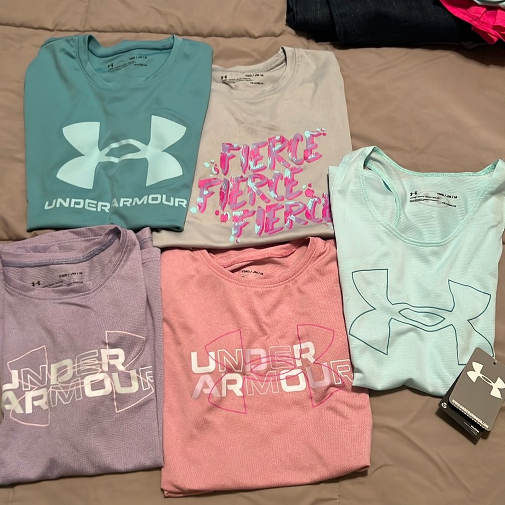 Like new Under Armour Shirt Bundle